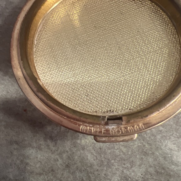 Mid-Century Merle Norman Powder Makeup Mirror Compact – Gold Tone USA – No Puff - Picture 3 of 7